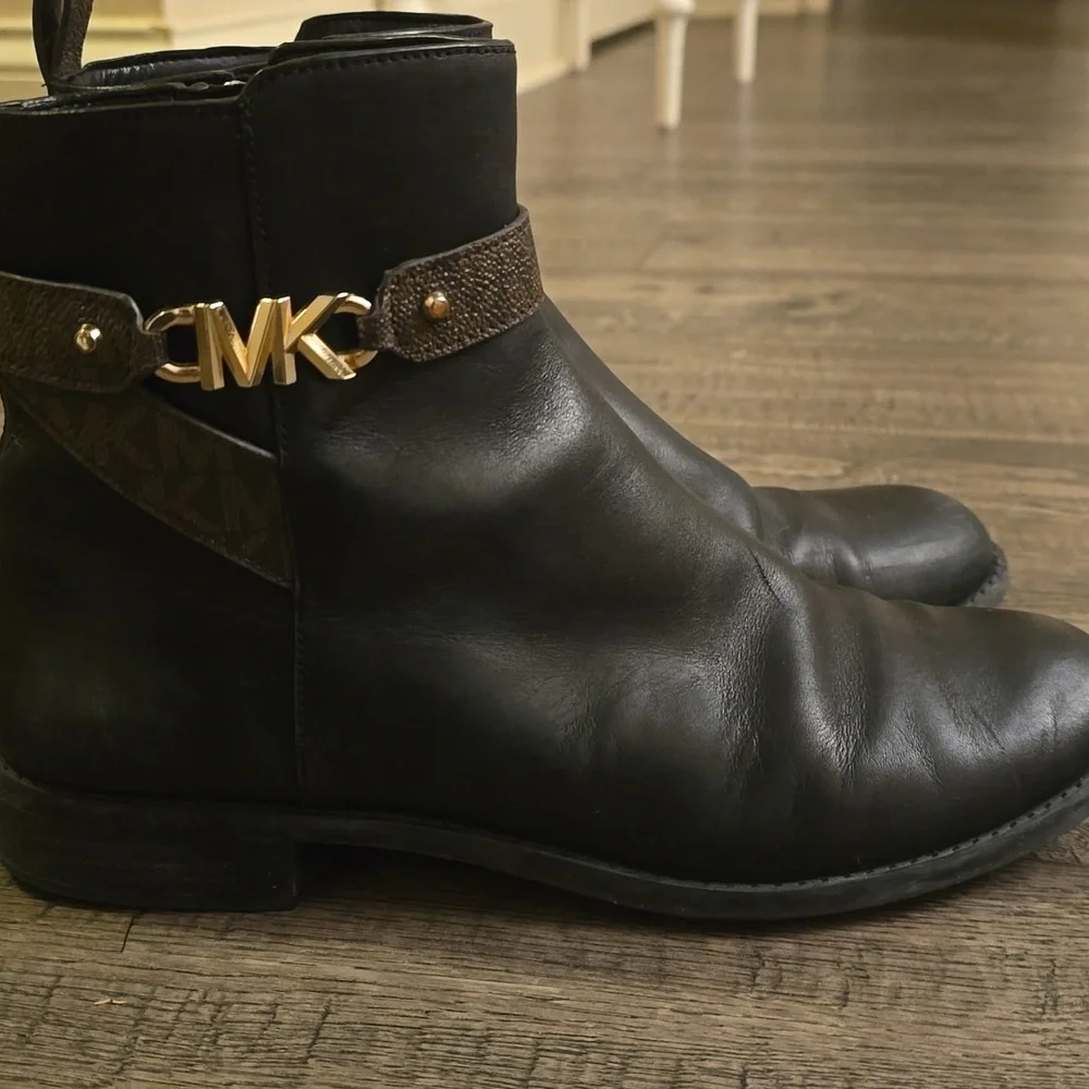 Michael Kors Black Farrah Flat Ankle Booties  Women's 7.5‎